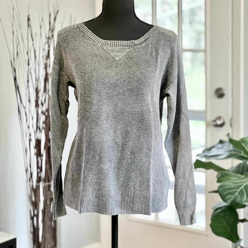 American Eagle gray knit sweater Small